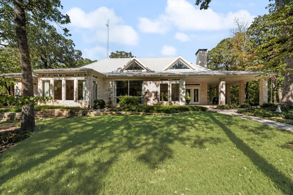 1473 County Road 2980 Windom, TX 75492