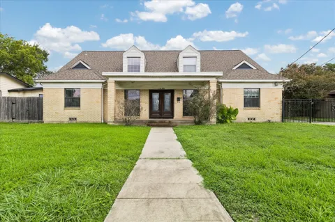 1330 Des Jardines Street