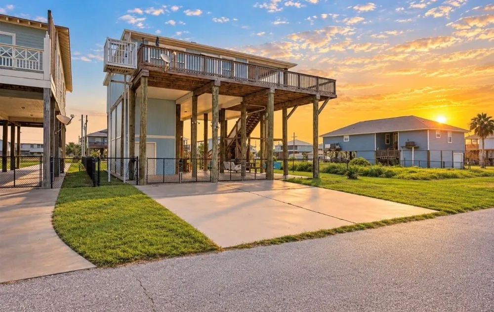 955 Townsend Drive Crystal Beach, TX 77650