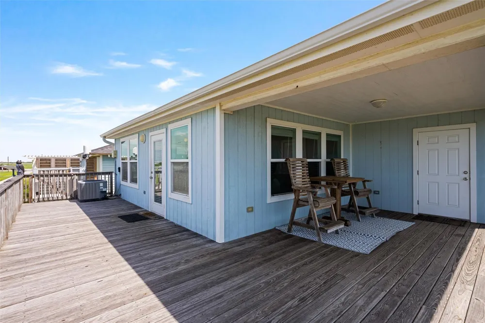 955 Townsend Drive Crystal Beach, TX 77650