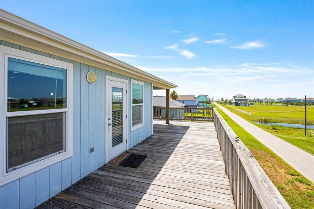 955 Townsend Drive Crystal Beach, TX 77650