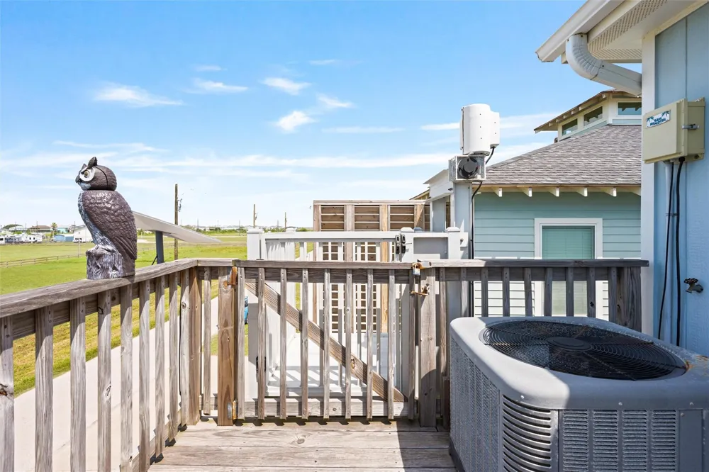 955 Townsend Drive Crystal Beach, TX 77650