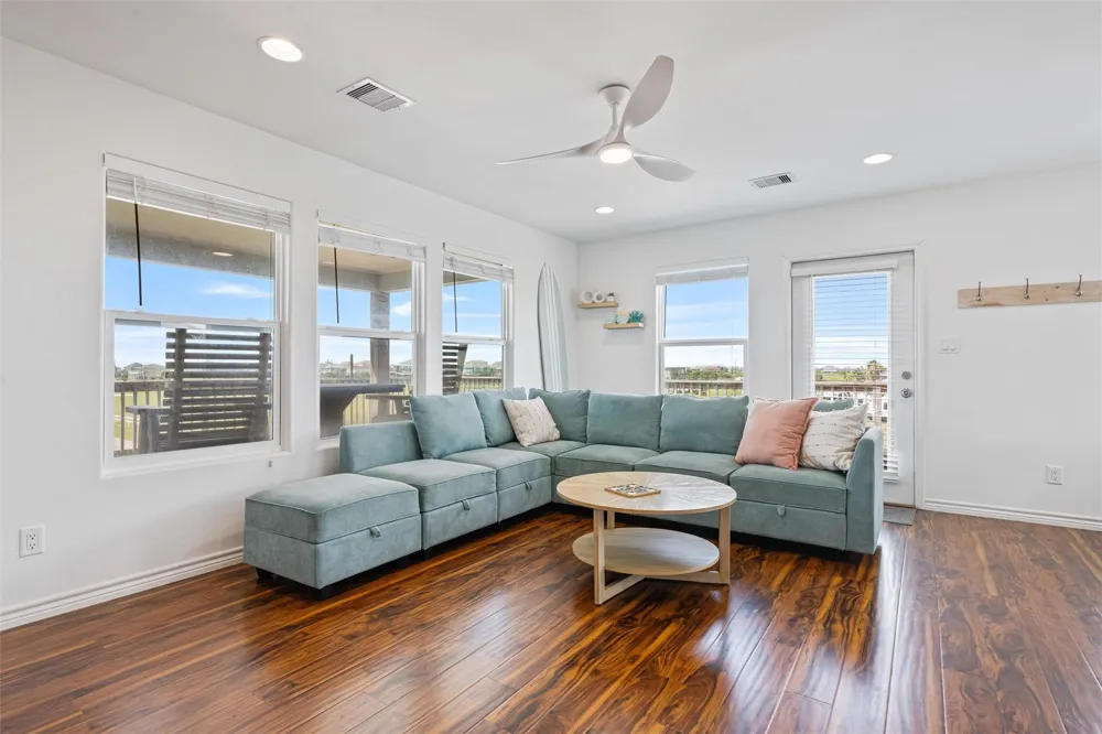 955 Townsend Drive Crystal Beach, TX 77650