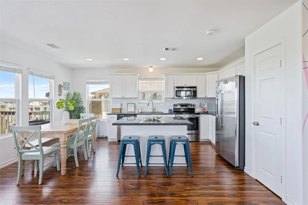 955 Townsend Drive Crystal Beach, TX 77650