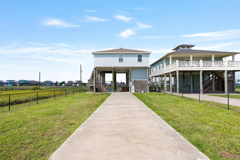 955 Townsend Drive Crystal Beach, TX 77650