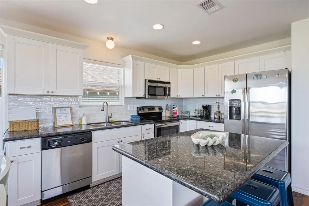 955 Townsend Drive Crystal Beach, TX 77650