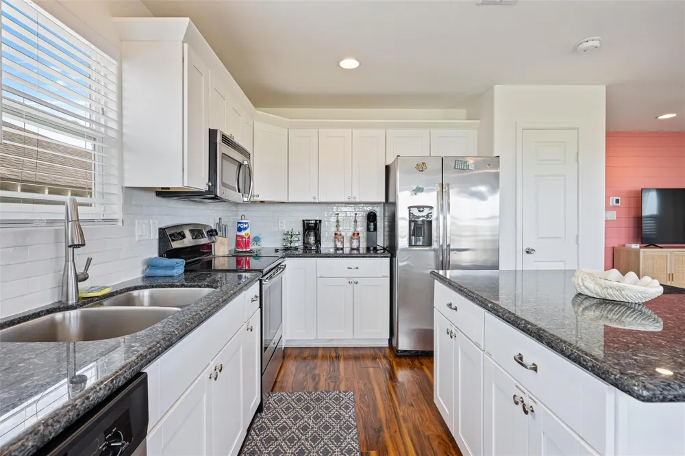 955 Townsend Drive Crystal Beach, TX 77650