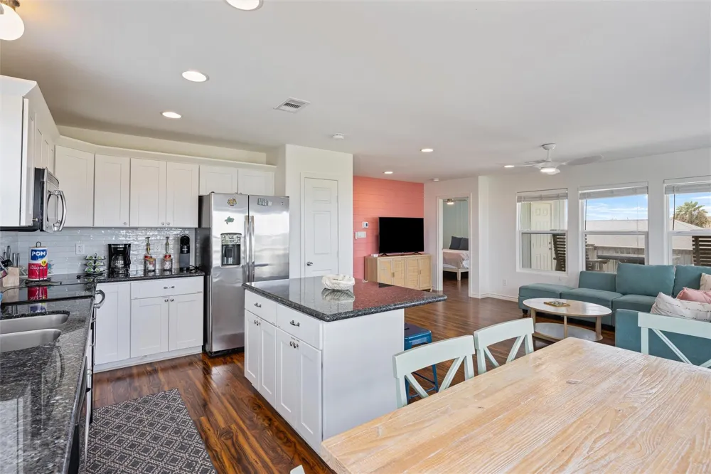 955 Townsend Drive Crystal Beach, TX 77650