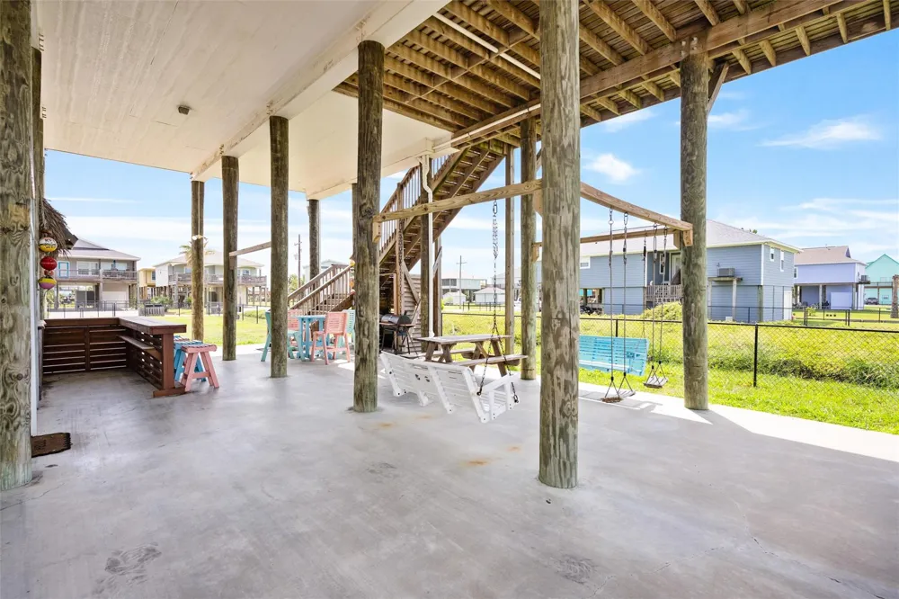 955 Townsend Drive Crystal Beach, TX 77650