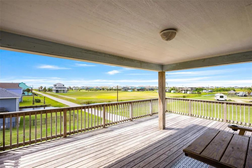 955 Townsend Drive Crystal Beach, TX 77650