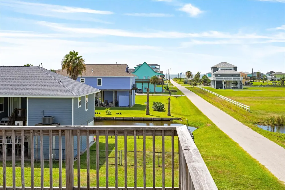 955 Townsend Drive Crystal Beach, TX 77650