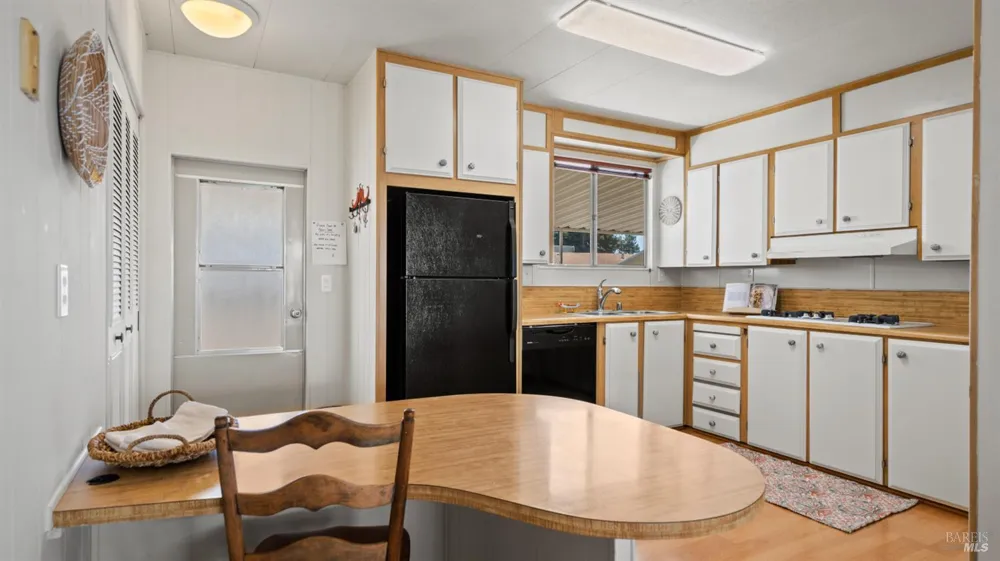 93 Kilarney Lane Santa Rosa, CA 95403