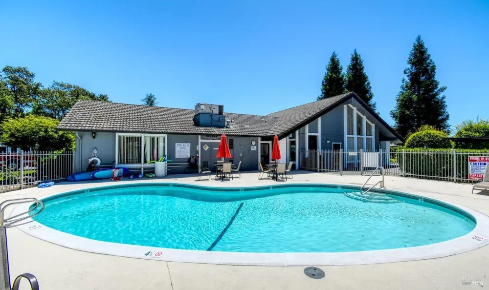 93 Kilarney Lane Santa Rosa, CA 95403