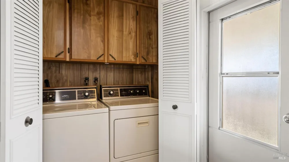 93 Kilarney Lane Santa Rosa, CA 95403