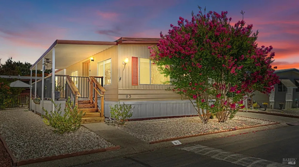 93 Kilarney Lane Santa Rosa, CA 95403