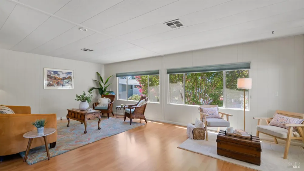 93 Kilarney Lane Santa Rosa, CA 95403