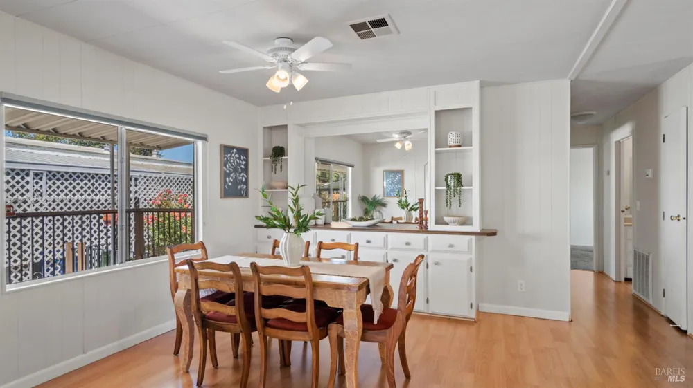 93 Kilarney Lane Santa Rosa, CA 95403