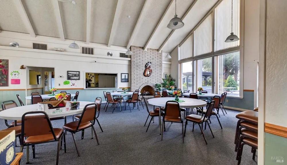 93 Kilarney Lane Santa Rosa, CA 95403