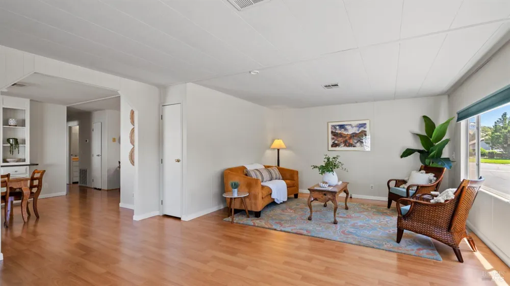 93 Kilarney Lane Santa Rosa, CA 95403