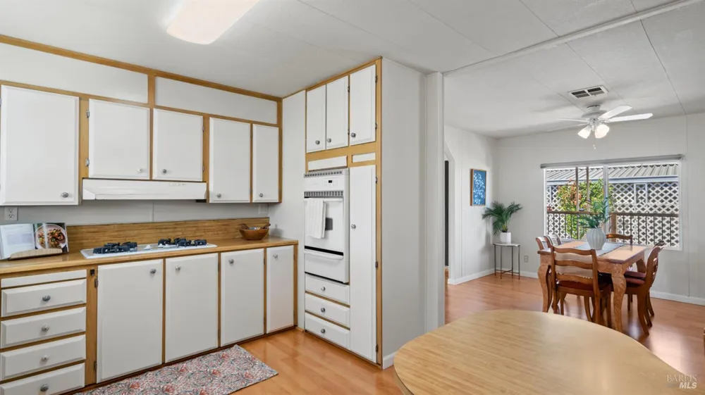 93 Kilarney Lane Santa Rosa, CA 95403