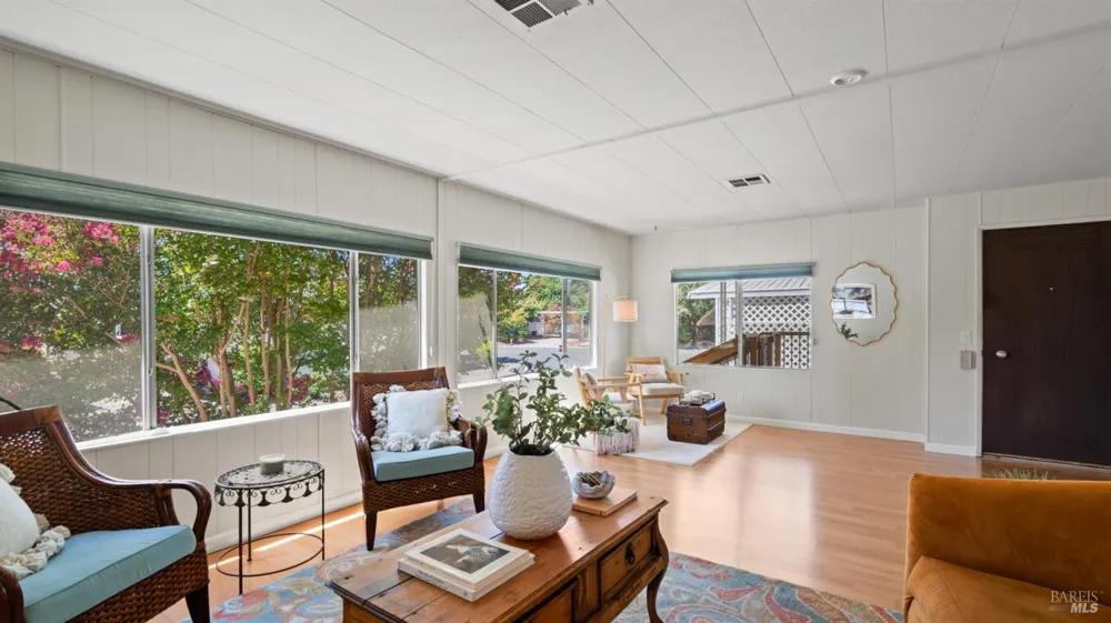 93 Kilarney Lane Santa Rosa, CA 95403