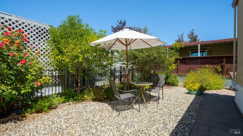 93 Kilarney Lane Santa Rosa, CA 95403