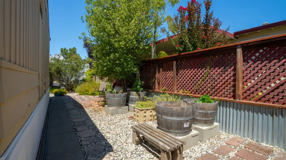 93 Kilarney Lane Santa Rosa, CA 95403
