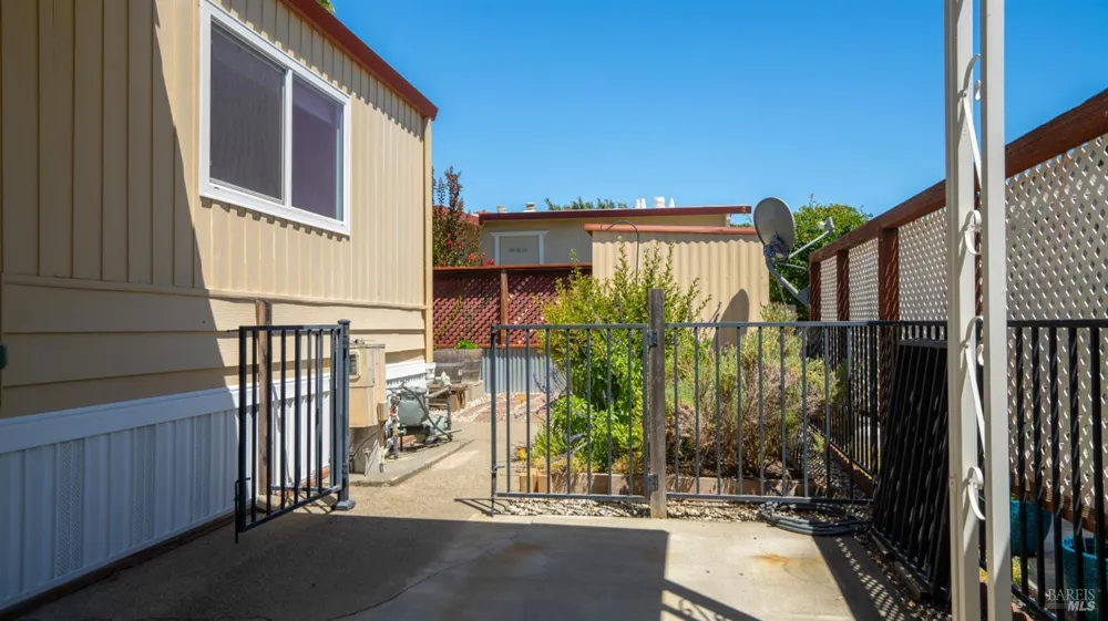 93 Kilarney Lane Santa Rosa, CA 95403