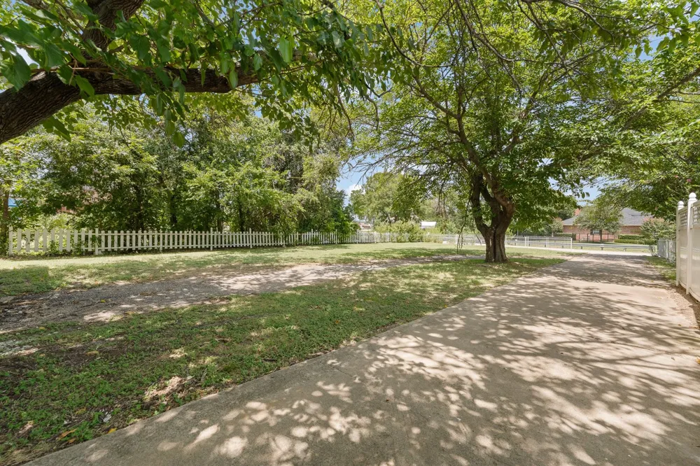 202 Roaring Springs Drive Joshua, TX 76058