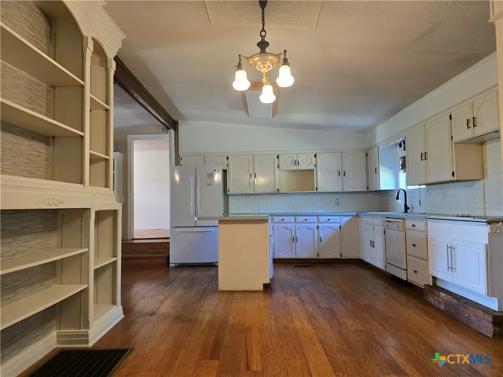 7980 E US Highway 84 Highway Gatesville, TX 76528