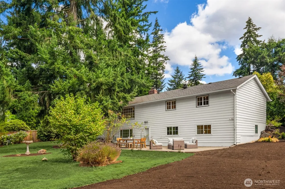2805 124th Place NE Bellevue, WA 98005