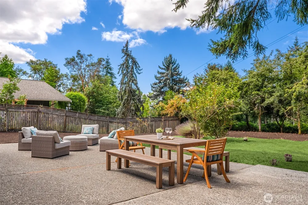 2805 124th Place NE Bellevue, WA 98005