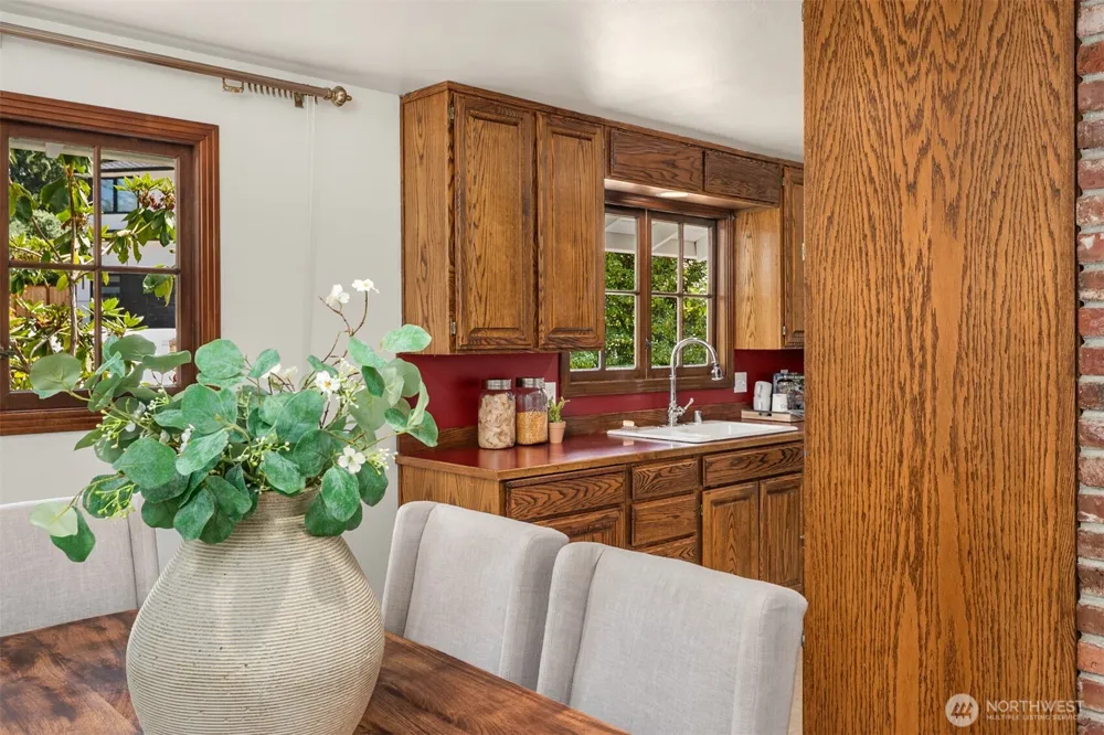 2805 124th Place NE Bellevue, WA 98005
