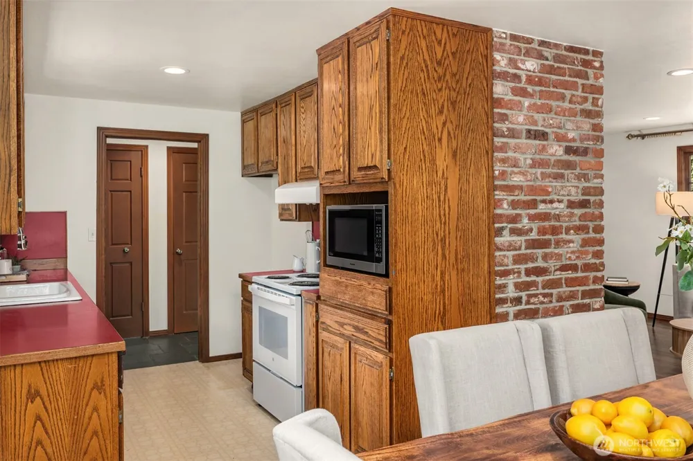 2805 124th Place NE Bellevue, WA 98005