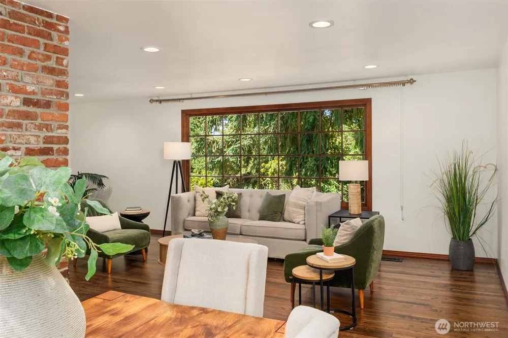 2805 124th Place NE Bellevue, WA 98005