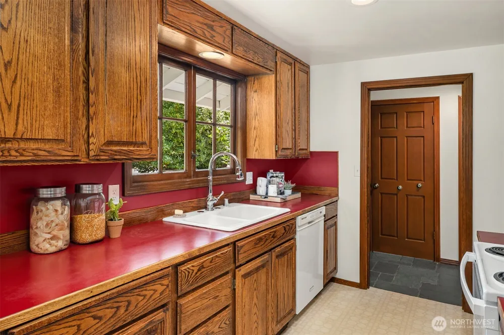 2805 124th Place NE Bellevue, WA 98005