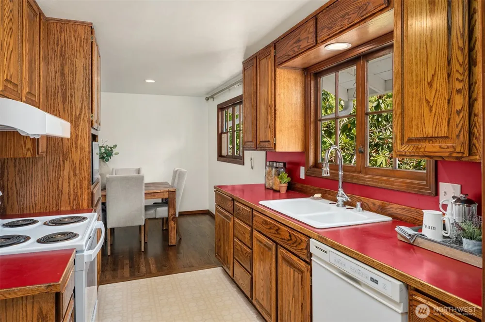 2805 124th Place NE Bellevue, WA 98005