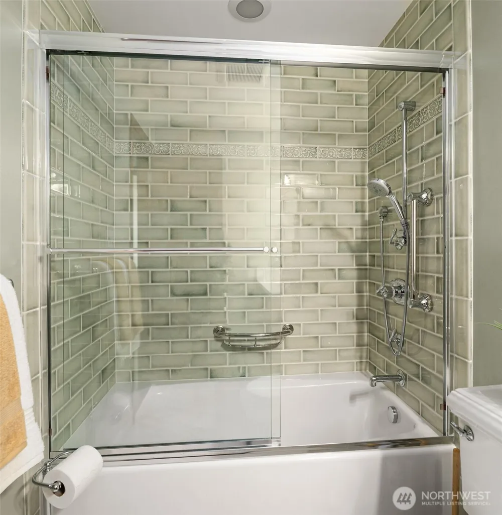 2805 124th Place NE Bellevue, WA 98005