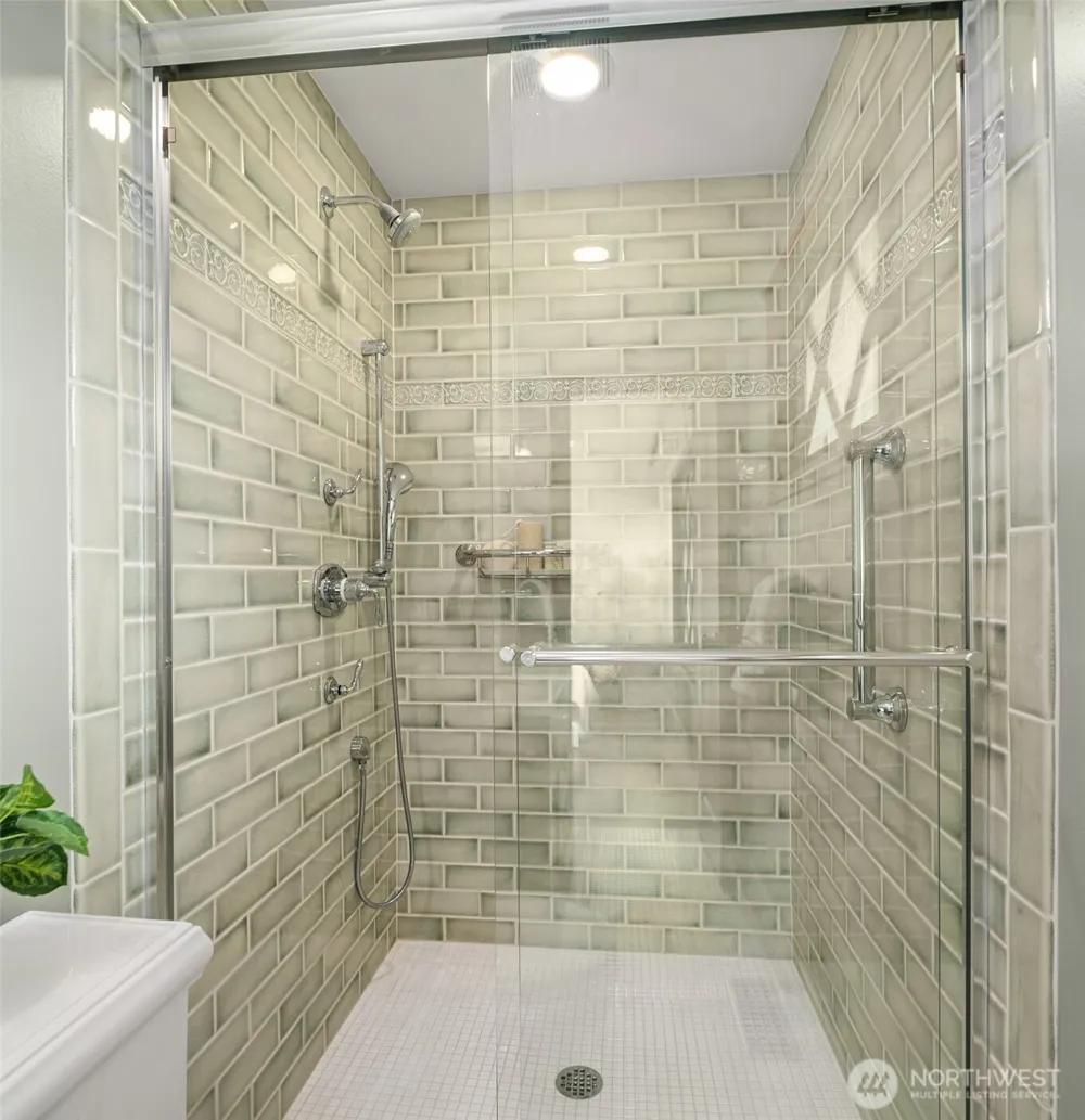 2805 124th Place NE Bellevue, WA 98005