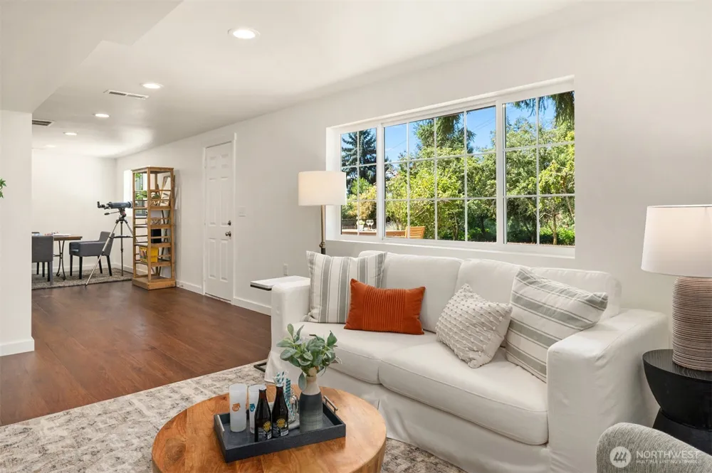 2805 124th Place NE Bellevue, WA 98005