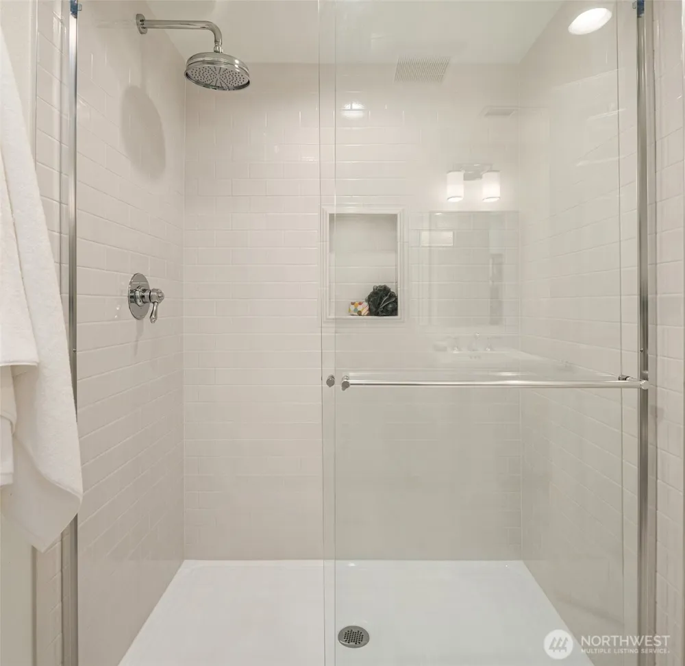 2805 124th Place NE Bellevue, WA 98005