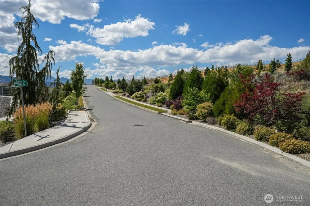 38 Madrona Lane Chelan, WA 98816