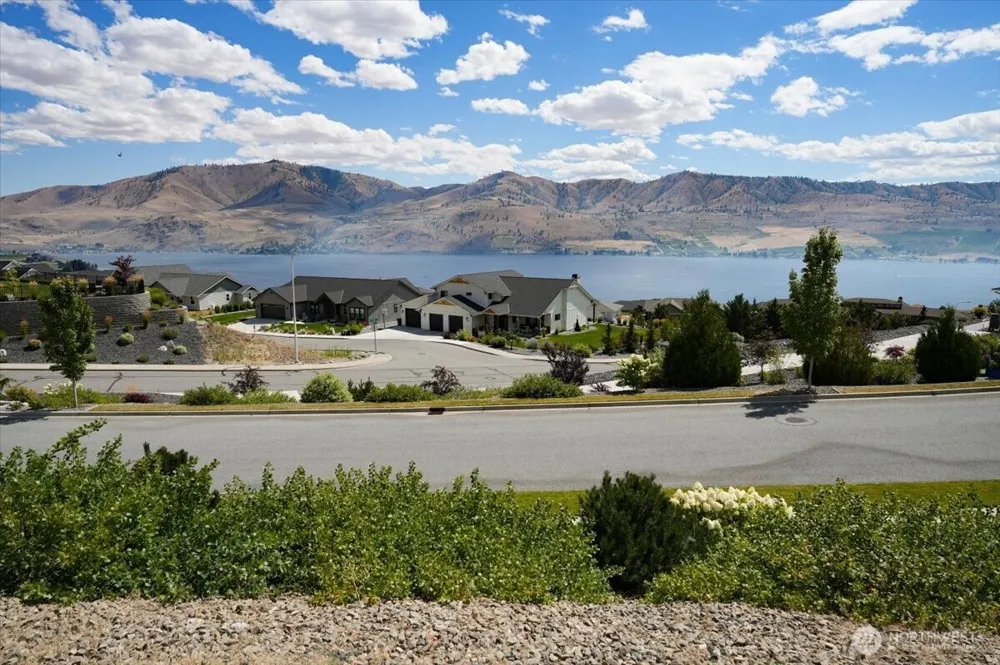 38 Madrona Lane Chelan, WA 98816