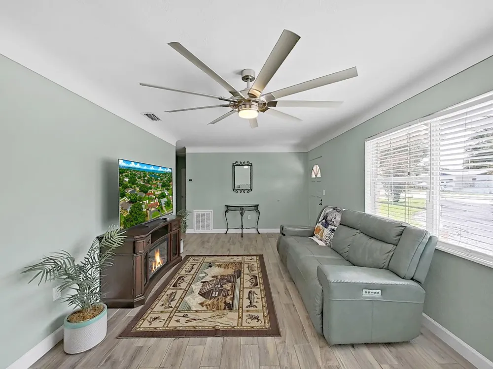 5931 49TH AVENUE St Petersburg, FL 33709