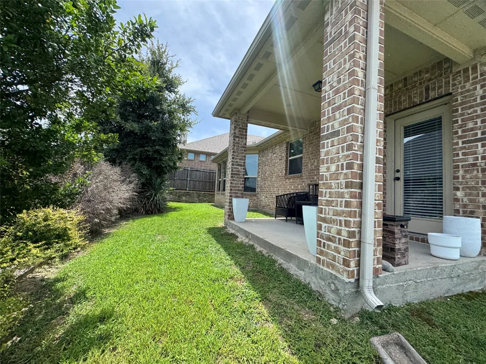 2201 Blue Harbor Way Garland, TX 75043