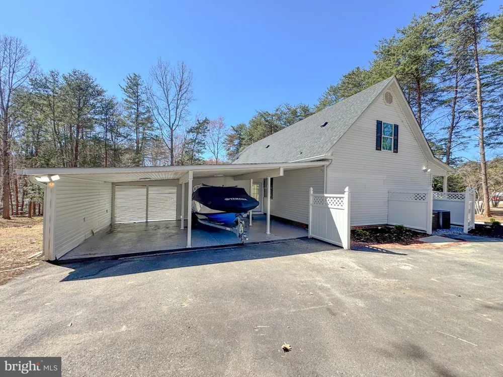 3631 BREAKNOCK ROAD Bumpass, VA 23024