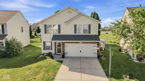 3881 White Cliff
