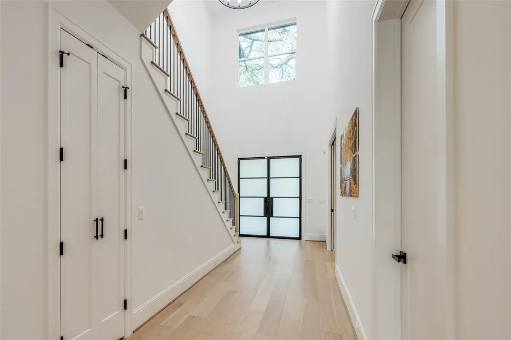 907 W 43rd Street Houston, TX 77018