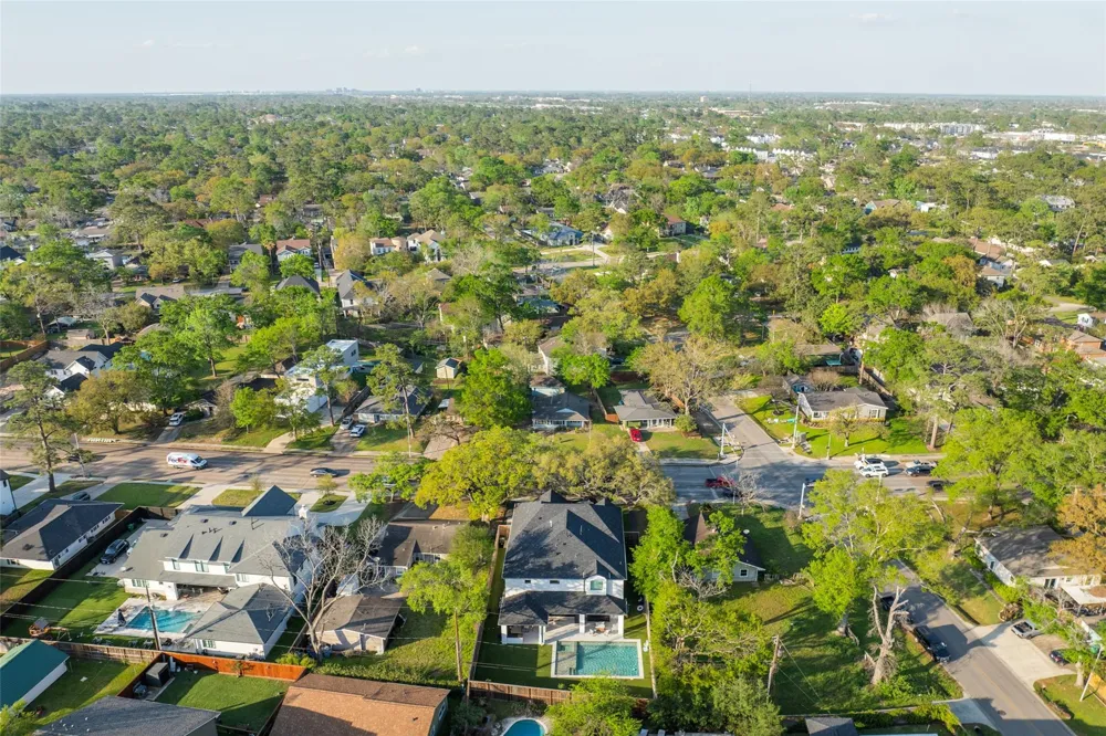 907 W 43rd Street Houston, TX 77018