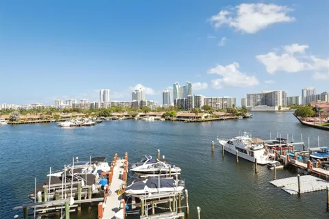 300 Three Islands Blvd #603